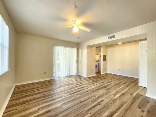 Building Photo - FOR RENT 1 bedroom 1 bath condo, balcony, ...