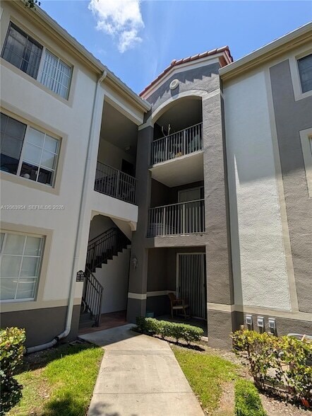 Building Photo - 6831 SW 44th St