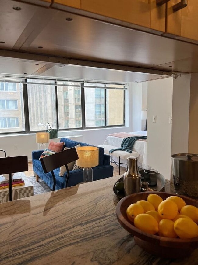 Building Photo - 522 21st St NW