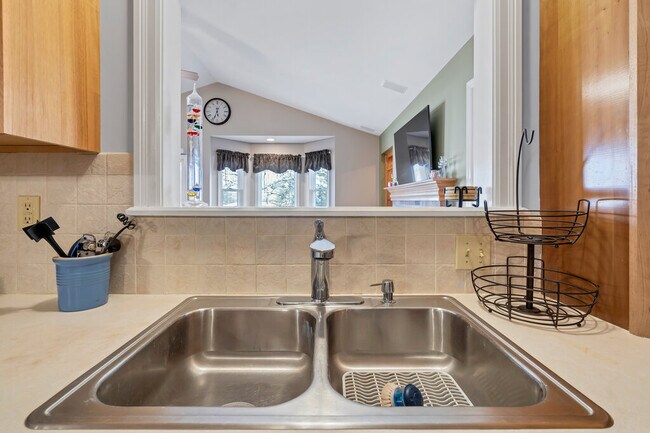 Building Photo - 10 Apple Tree Ct