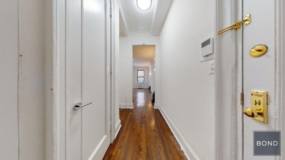 Building Photo - 166 W 72nd St