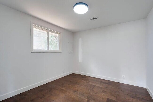 Building Photo - 1628 17th Ave N