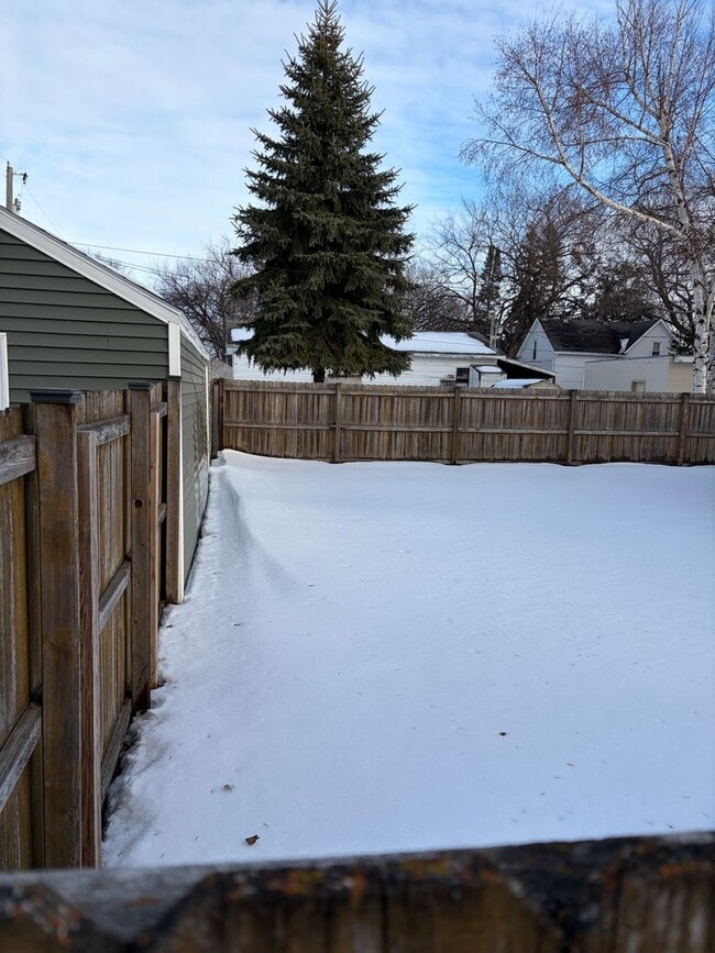 Building Photo - 1524 5th Ave N