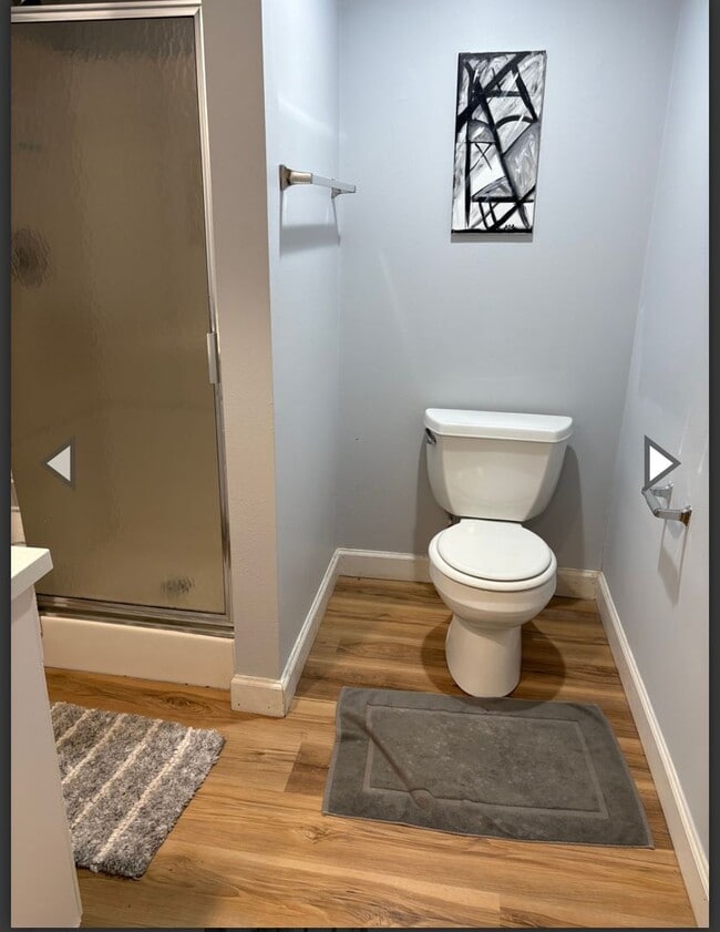 Building Photo - Room Rent