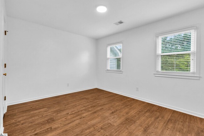 Building Photo - 125 River Way Dr