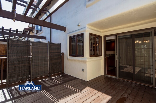 Building Photo - 8668 Villa La Jolla Dr