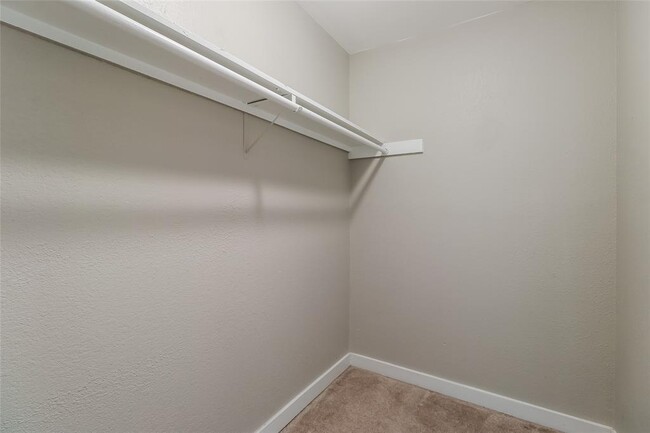 Building Photo - 7202 Twin Crest Dr