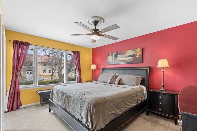 Building Photo - Style Meets Location 3 Bedroom 3 Bathroom Single Family Home - Must See