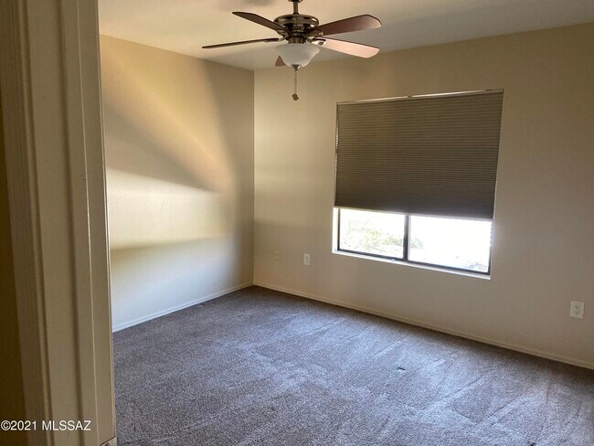 Building Photo - 5751 N Kolb Rd