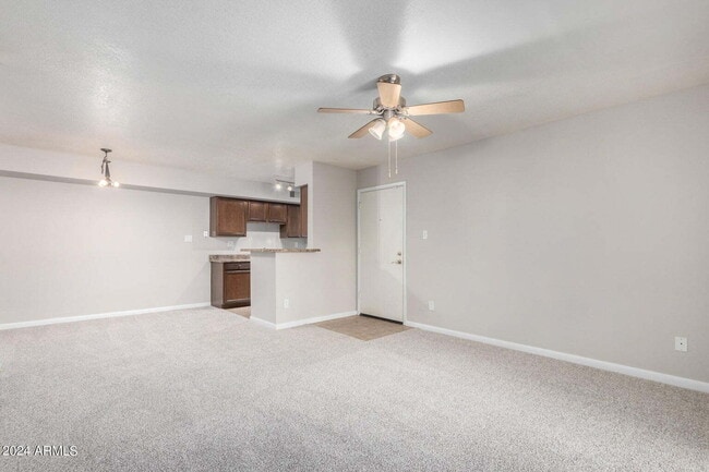 Building Photo - Beautiful Scottsdale 1 Bedroom Apartment!