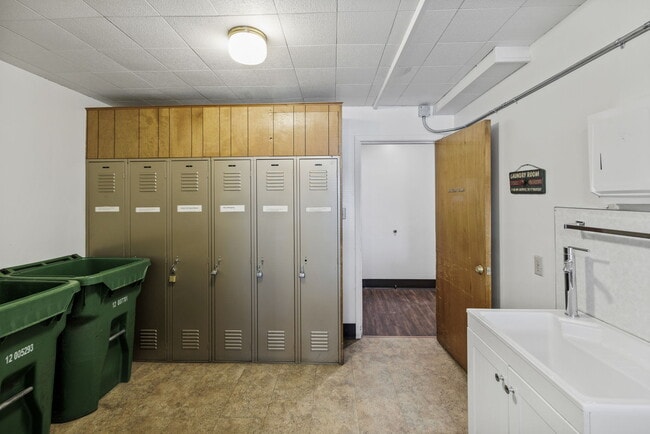 Building Photo - 777 Saturn Dr
