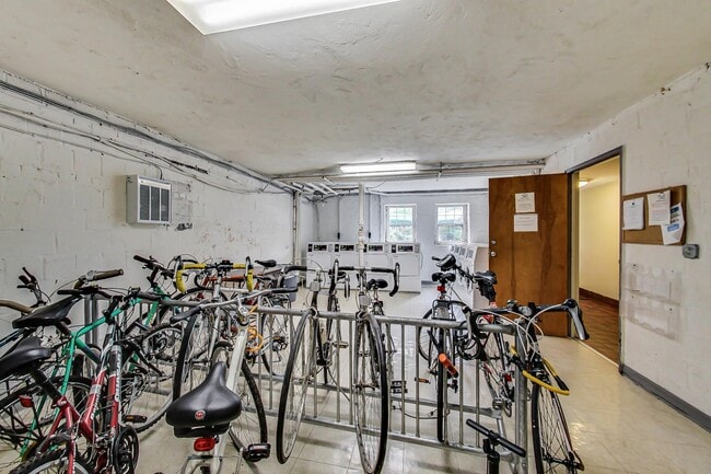 Building Photo - 1303 N Ode St