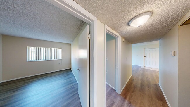 Building Photo - 2BD/1BA Condo  **First Floor & Water Included**