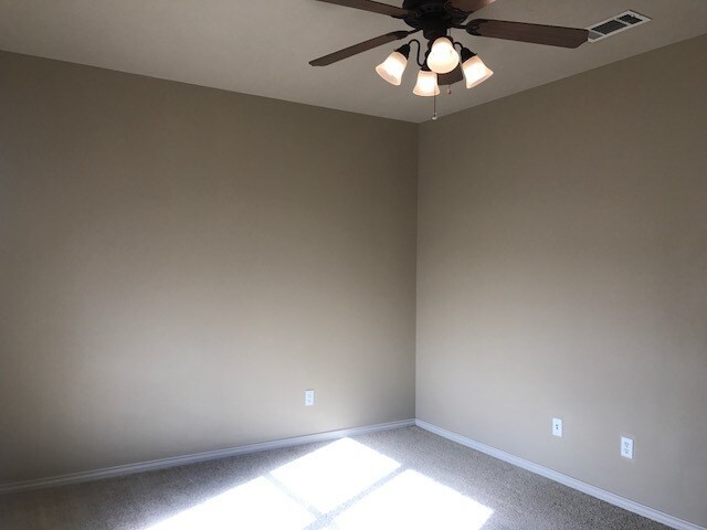 Building Photo - College Station - 3 Bedroom / 3 Bath- 2 story Condo off University Dr. E.