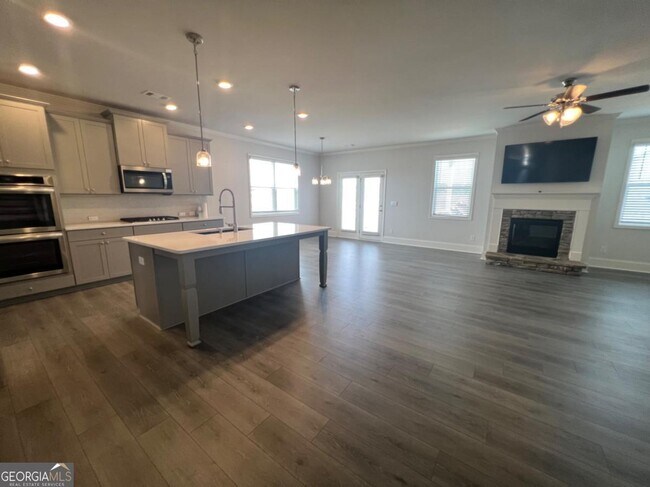 Building Photo - 7214 Whitewater Dr