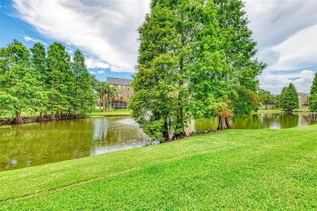 Building Photo - 2926 Bayshore Pointe Dr