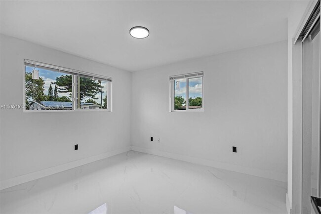 Building Photo - 741 NW 175th Dr