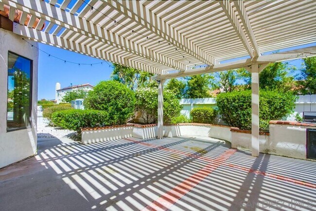 Building Photo - 11742 Avenida Sivrita