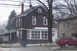 Building Photo - 226 Meadville St