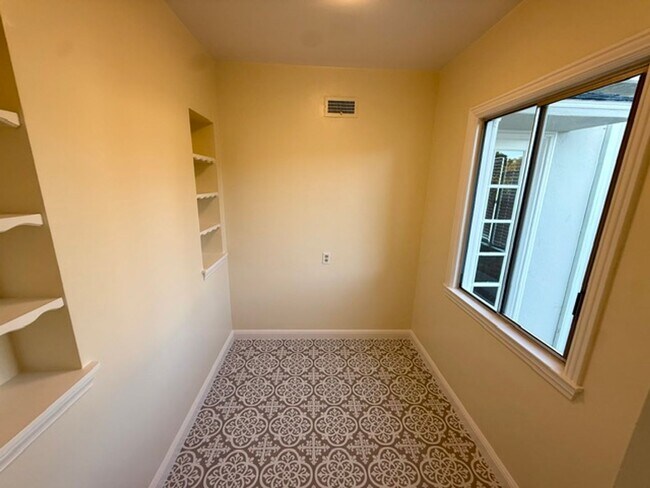 Building Photo - 145 Sylvan Ave