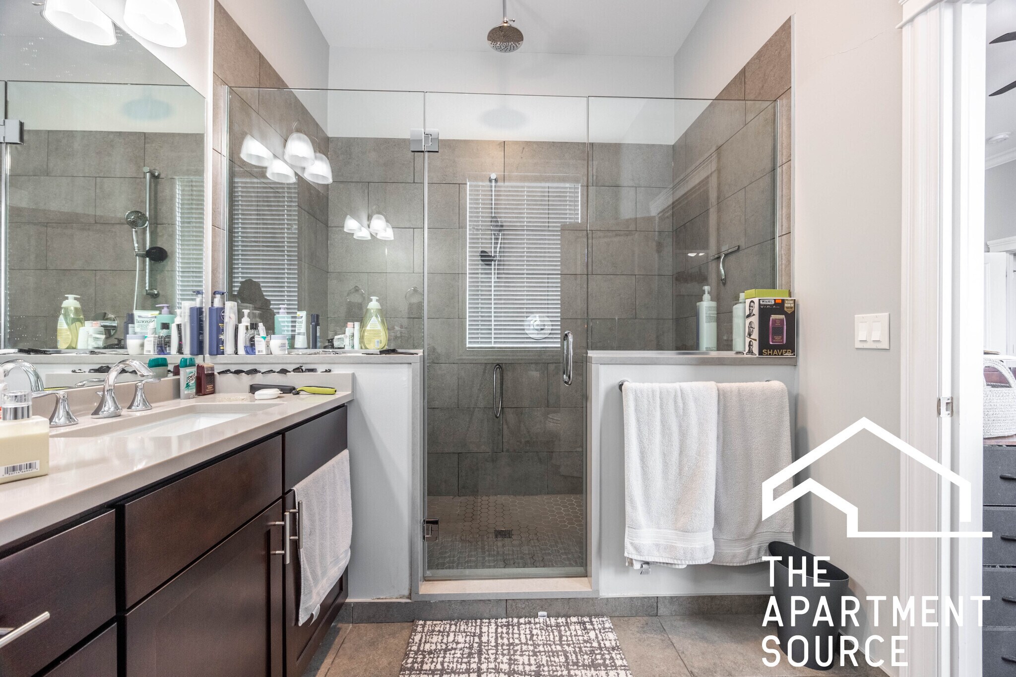 Building Photo - 520 N Western Ave