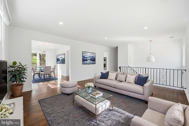 Building Photo - 448 Summers Dr