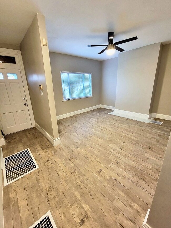 Building Photo - *** Renovated 3 Bedroom House * Mt. Washin...