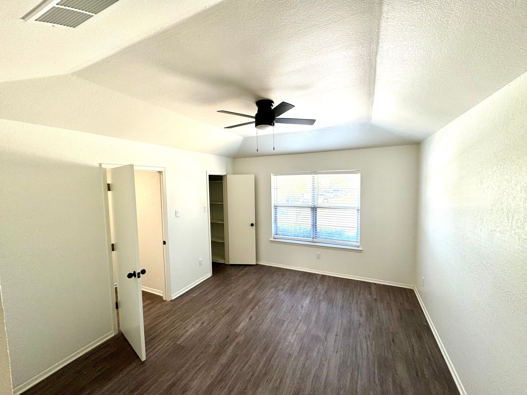 Building Photo - 9842 Camfield Ave