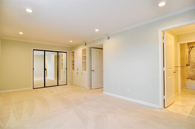 Building Photo - 3024 Hulen Ct