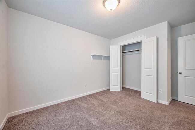 Building Photo - 16342 Rockdale Landing Dr