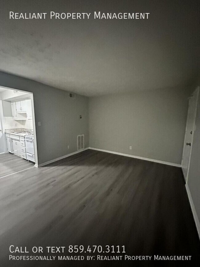 Building Photo - 208 Lakeshore Dr