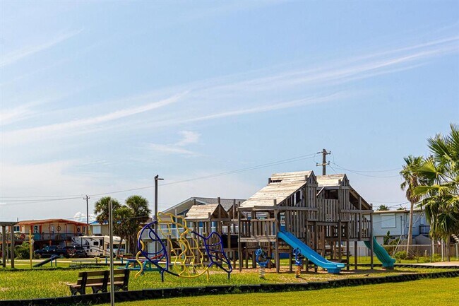 Building Photo - 4034 Reeves Dr