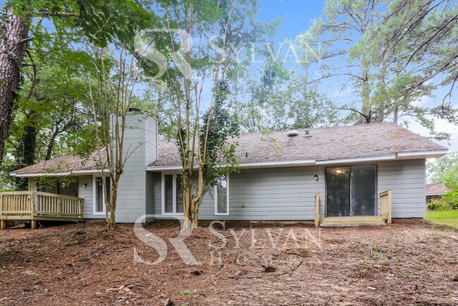 Building Photo - Discover Spacious Comfort & Fun