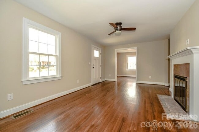 Building Photo - 2117 Scott Ave