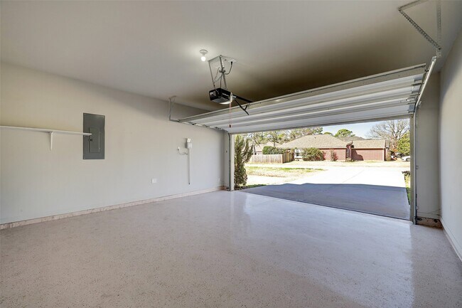 Building Photo - 314 Moonwalk St