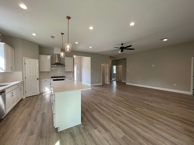 Building Photo - Modern 3BR + Office in Northwoods | Built 2022