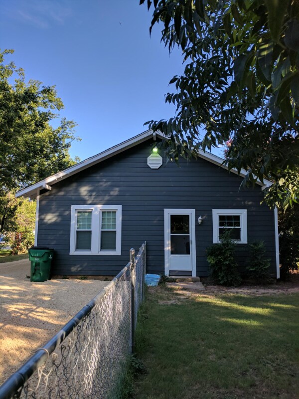 Building Photo - 885 W Long