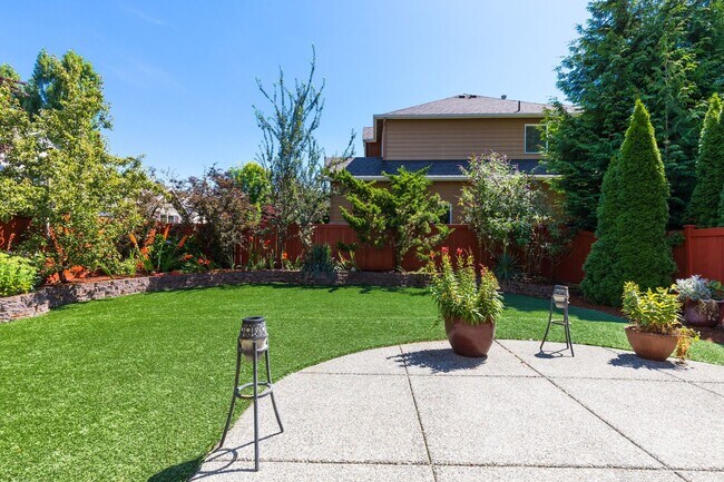 Building Photo - Beautiful 5 Bedroom 3 Bath Redmond Home!