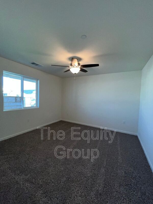 Building Photo - 7039 W Wren Ave