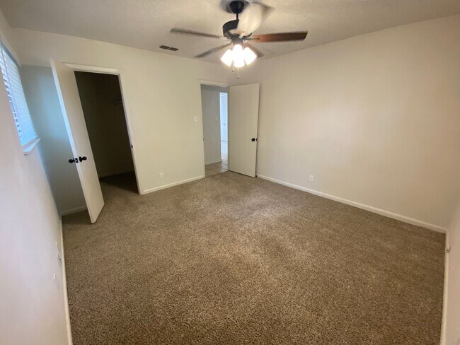 Building Photo - Duplex Homes 3/2/2