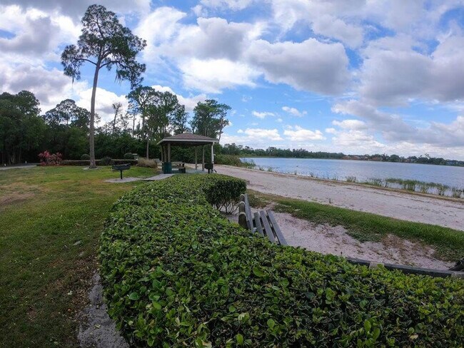 Building Photo - 6084 Willowpointe Cir