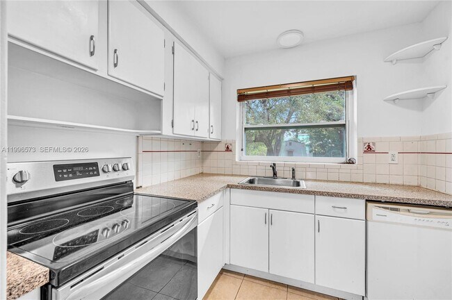 Building Photo - 1280 NE 115th St