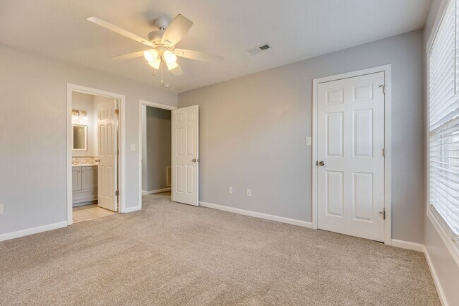 Building Photo - Now Available | 2 Bedroom 2.5 Bath | Bristol, TN