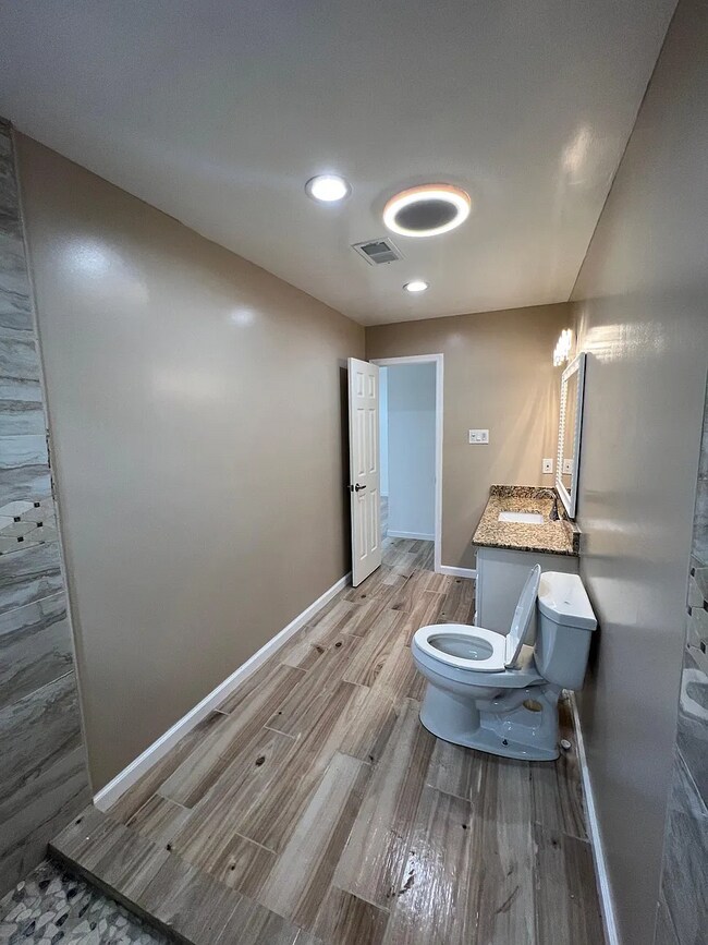 Building Photo - 7214 Corsicana St