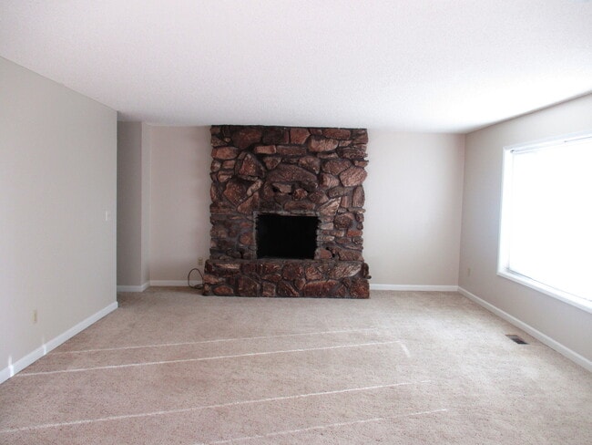 Building Photo - Wow!! 2 Master Suites