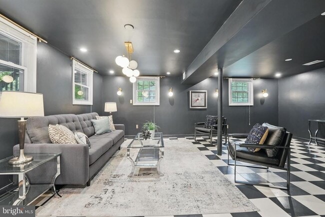 Building Photo - 7910 Bayberry Dr