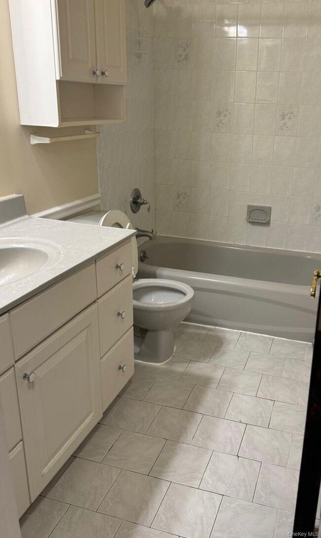 Building Photo - 400 Newbridge Rd