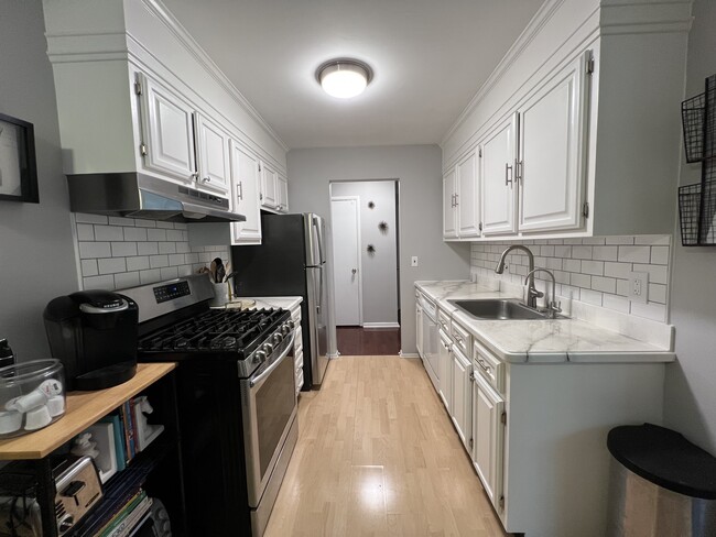 Newly remodeled kitchen - 140 Doxbury Ln