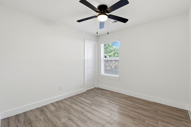 Building Photo - 26218 Cypresswood Dr
