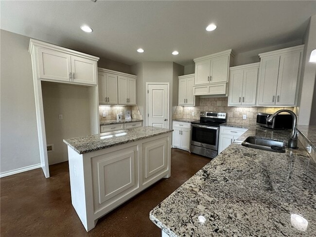 Building Photo - 106 Chiman Cir
